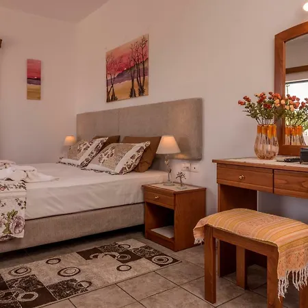 Roula Apartment Palaiochora